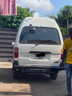 Toyota HiAce 1999 White