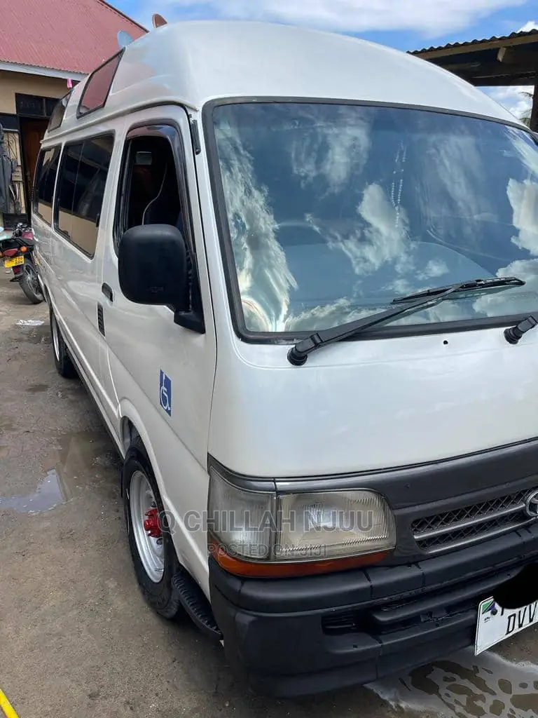 Toyota HiAce 1999 White