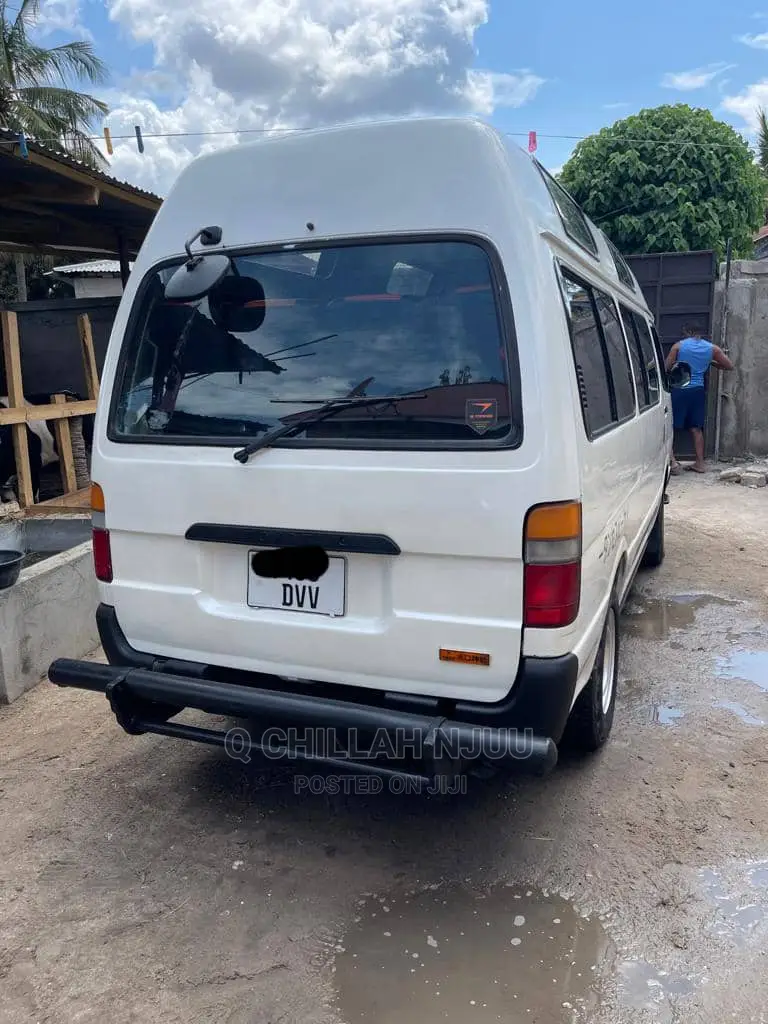 Toyota HiAce 1999 White