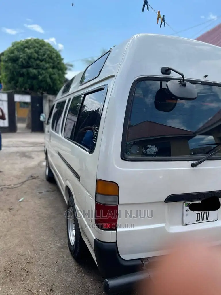 Toyota HiAce 1999 White