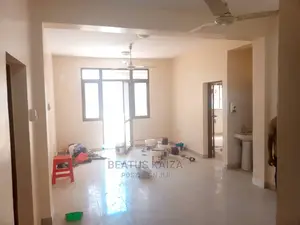 3bdrm Block of Flats in Madina Street for rent
