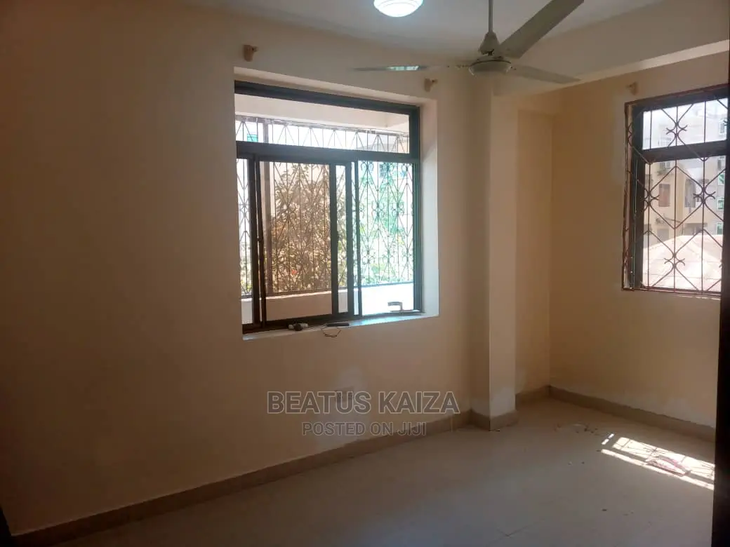 3bdrm Block of Flats in Madina Street for rent