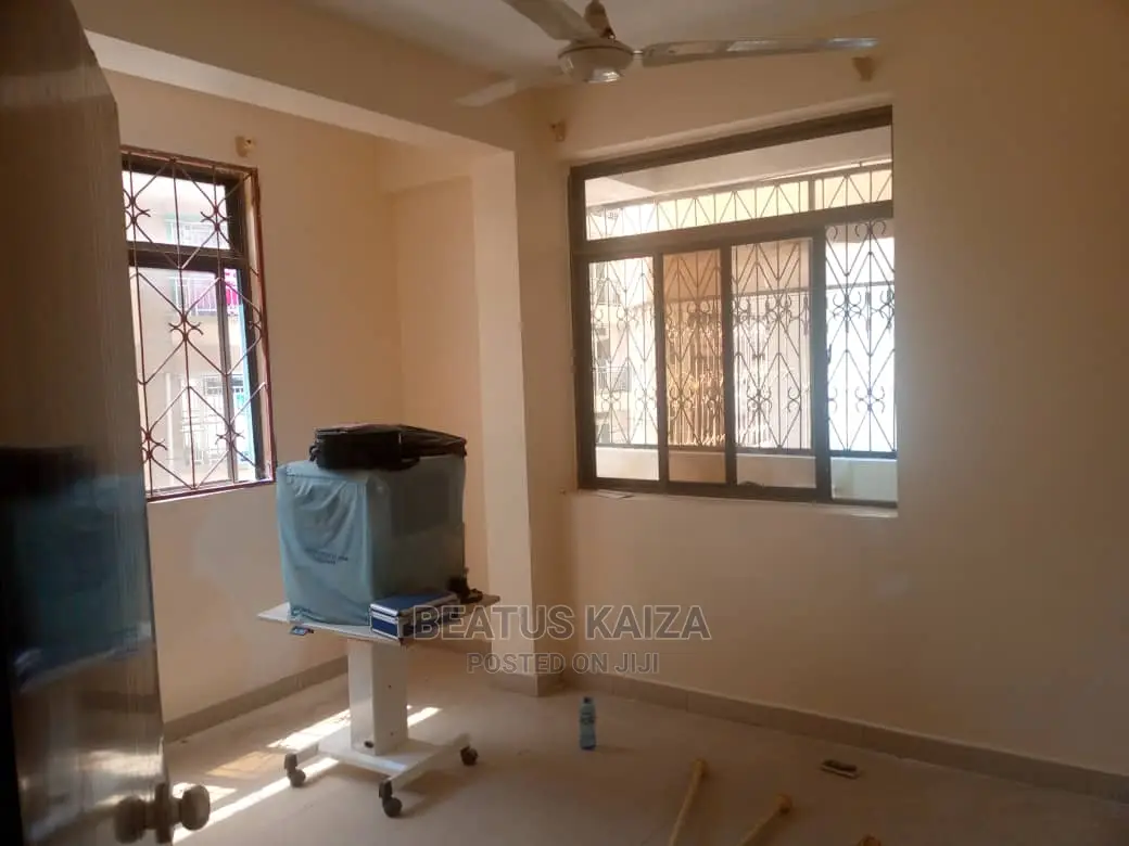 3bdrm Block of Flats in Madina Street for rent