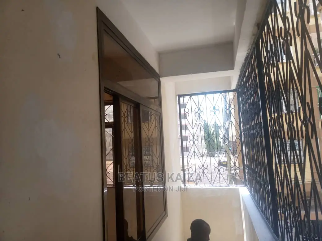 3bdrm Block of Flats in Madina Street for rent