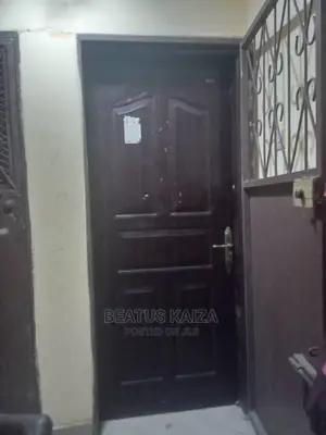 3bdrm Block of Flats in Madina Street for rent