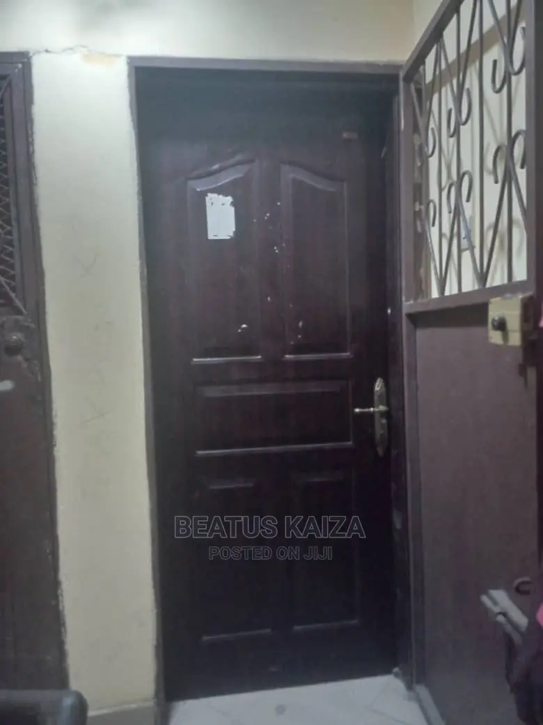 3bdrm Block of Flats in Madina Street for rent