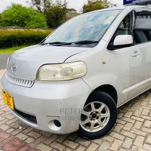 Toyota Porte 2005 Silver