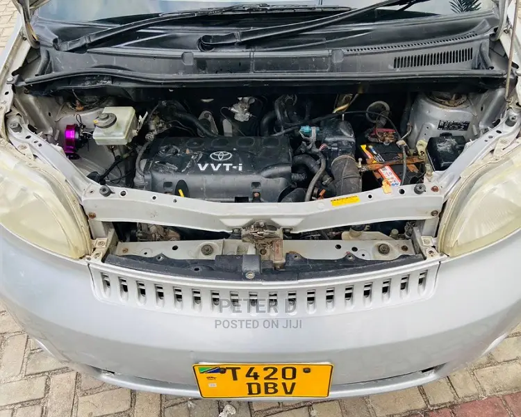 Toyota Porte 2005 Silver