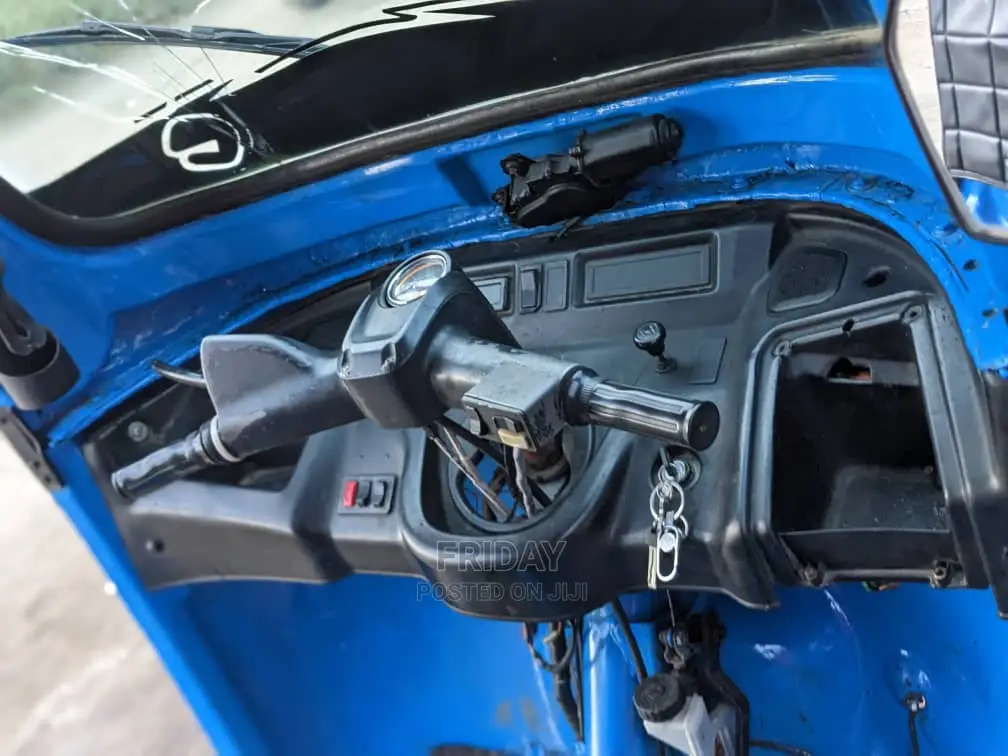 Bajaj RE 2019 Blue