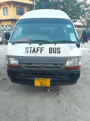 Toyota HiAce 2000 White