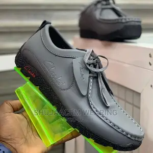 Clarks Kiatu Cha Ngozi