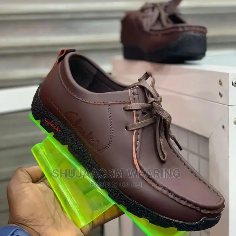 Clarks Kiatu Cha Ngozi