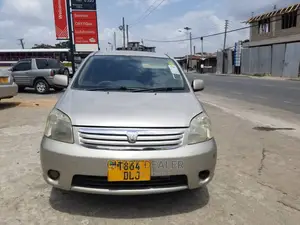 Toyota Raum 1.5 AWD 2004 Gold