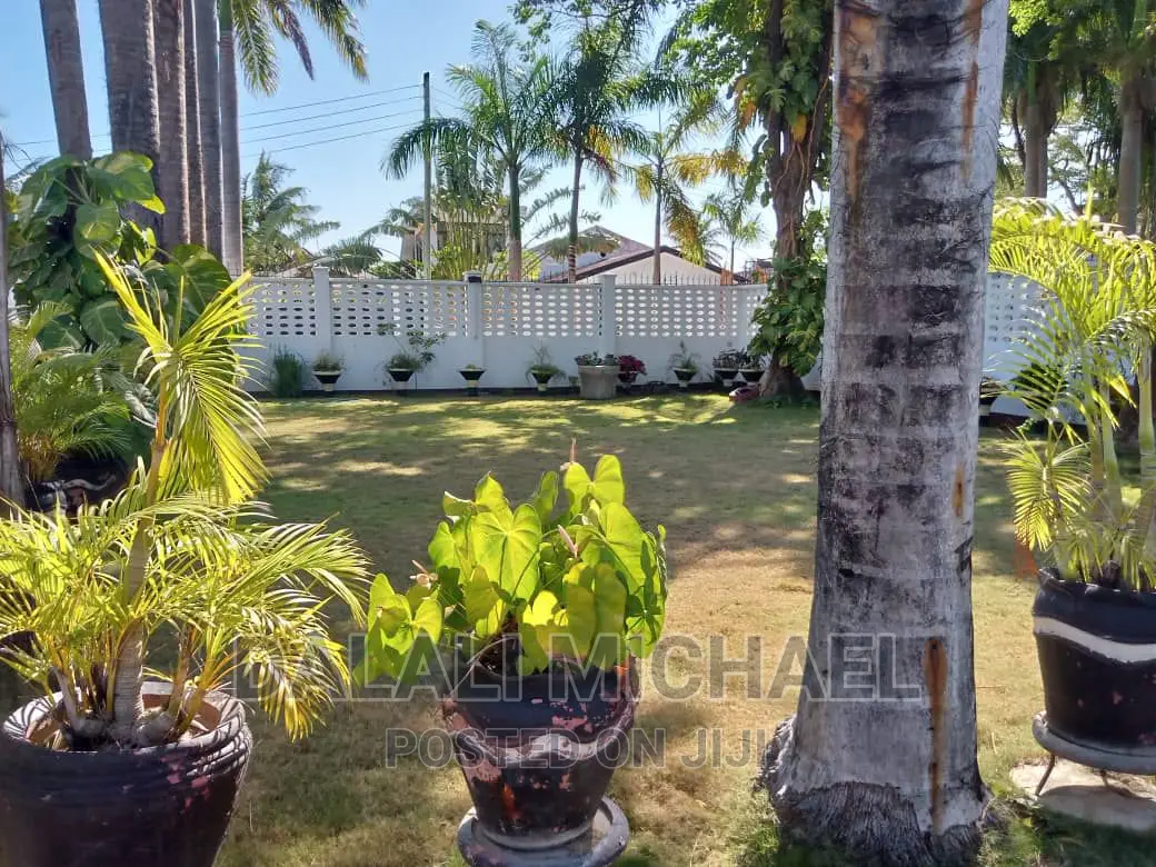 5bdrm House in Mbezibeach for sale