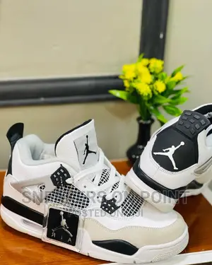 Air Jordan 4 Military Black