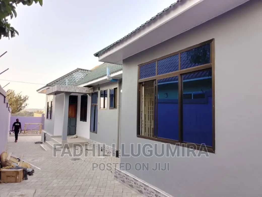 4bdrm House in Buswelu for sale