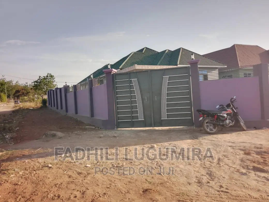 4bdrm House in Buswelu for sale