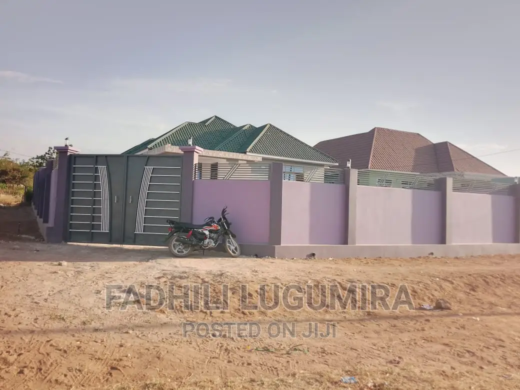 4bdrm House in Buswelu for sale