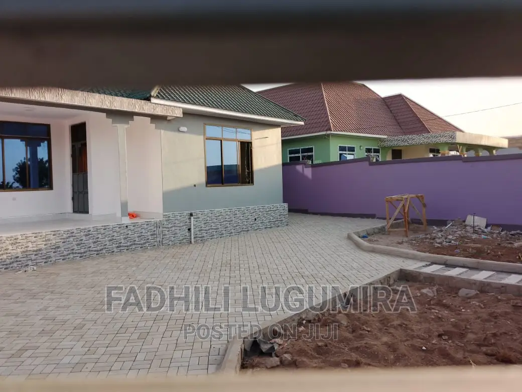 4bdrm House in Buswelu for sale