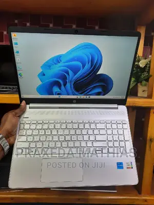New Laptop HP 15-Da2933nia 8GB Intel Core I5 SSD 256GB
