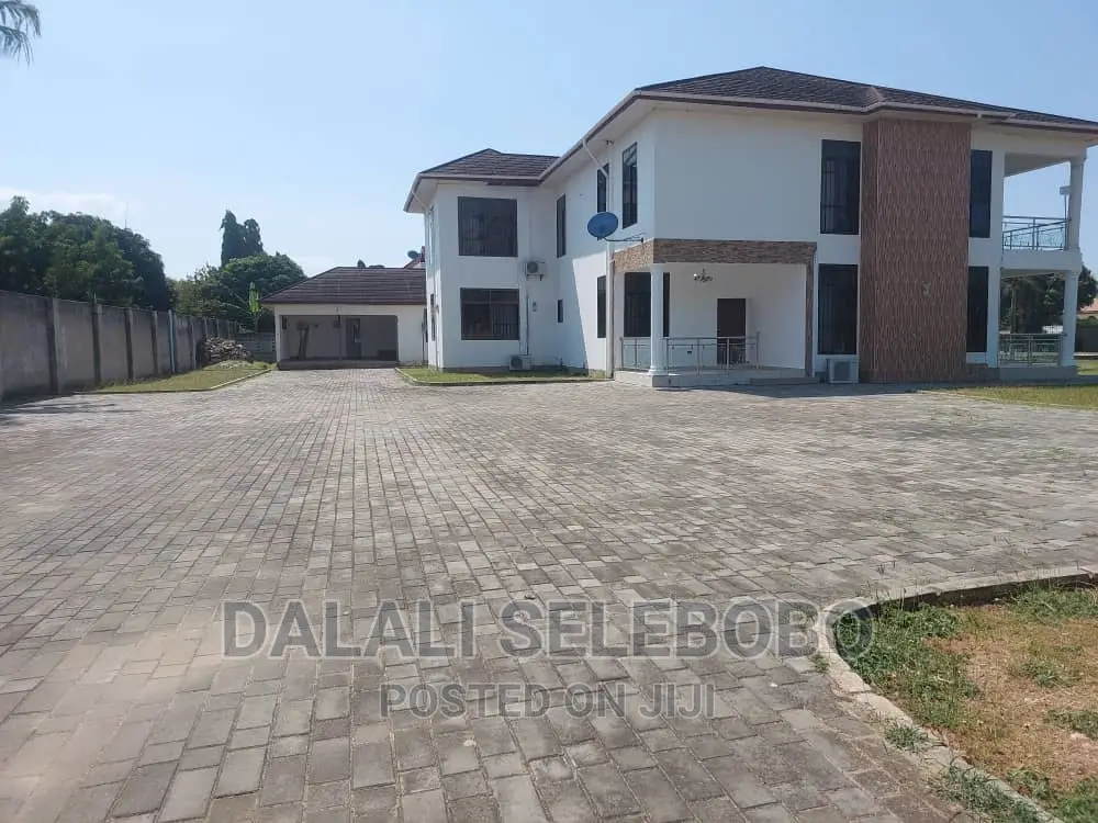 5bdrm Bungalow in Bahari Beach, Kinondoni for sale