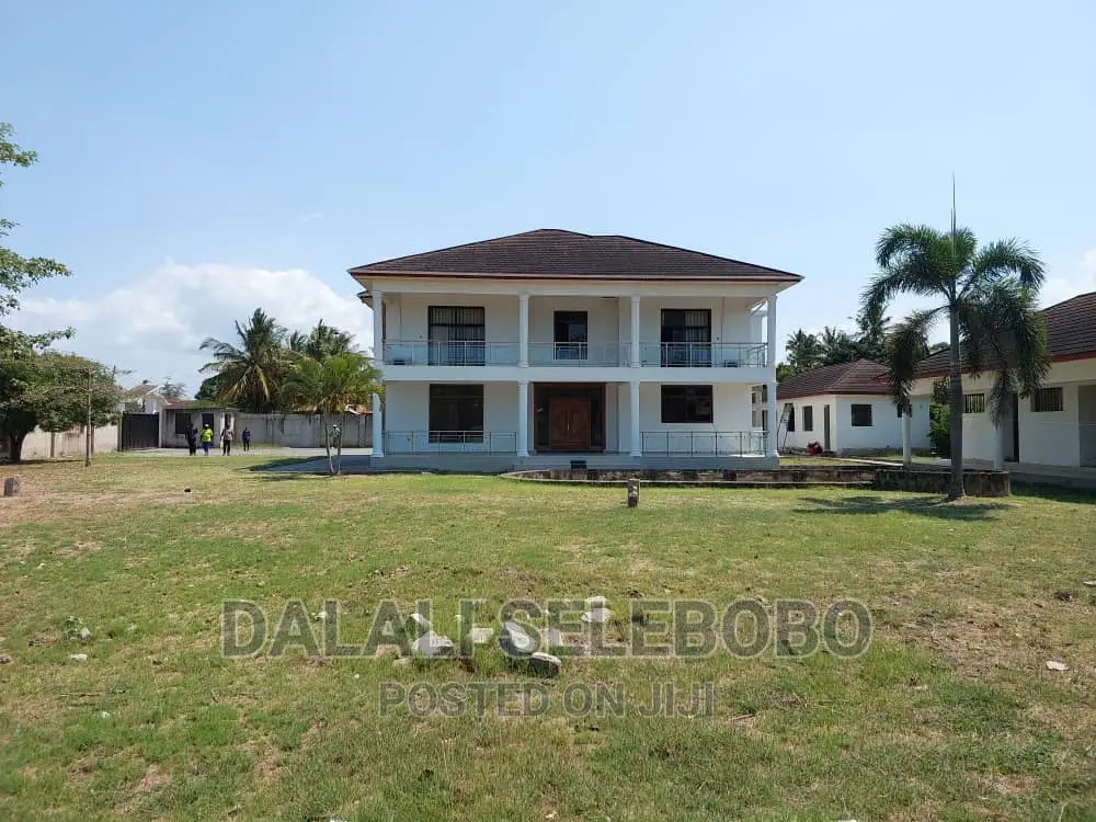 5bdrm Bungalow in Bahari Beach, Kinondoni for sale