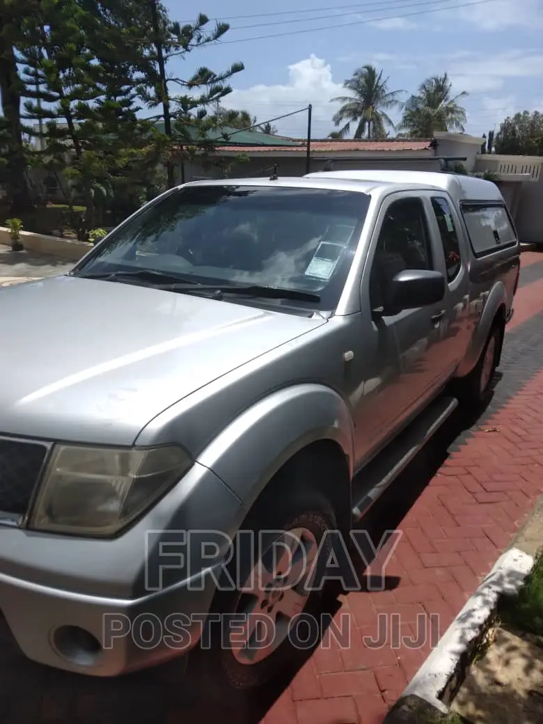 Nissan DoubleCab 1999 Silver