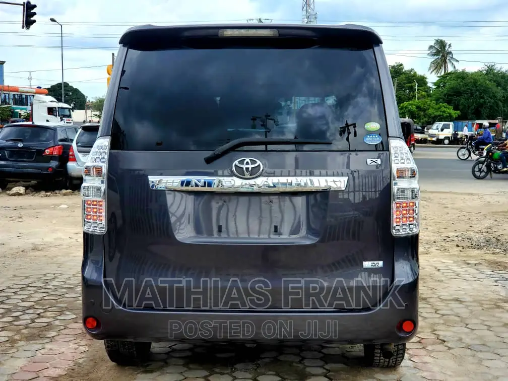 Toyota Noah 2010 Gray