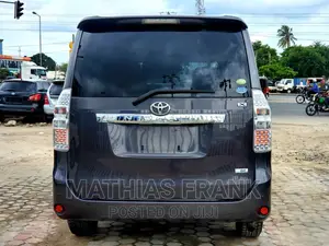 Toyota Noah 2010 Gray
