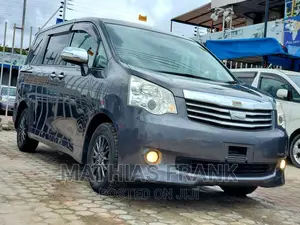 Toyota Noah 2010 Gray