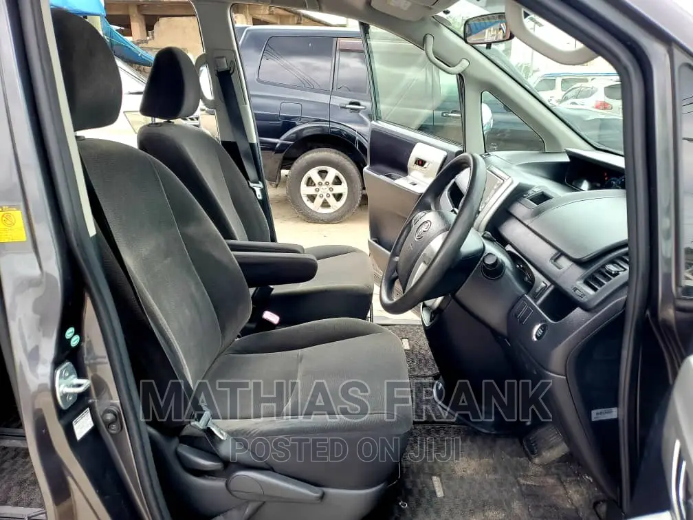 Toyota Noah 2010 Gray