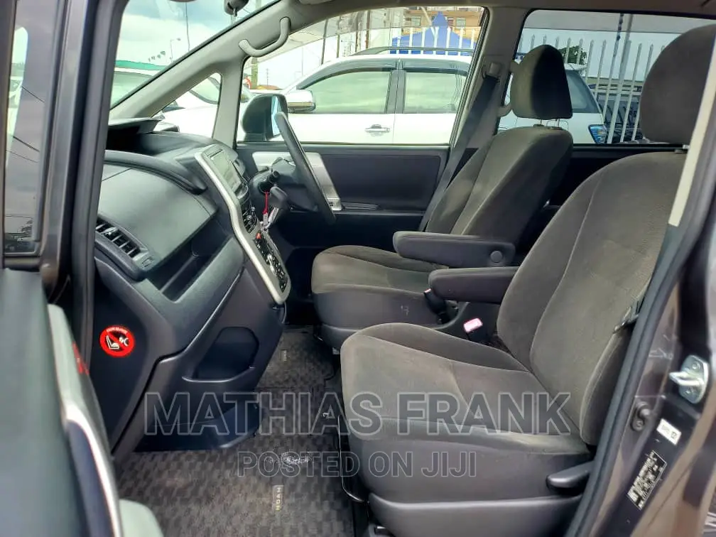 Toyota Noah 2010 Gray