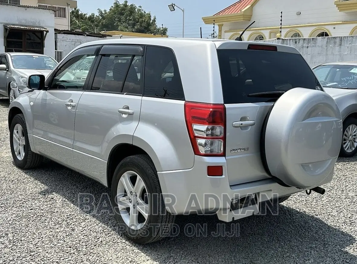 Suzuki Escudo 2007 Silver