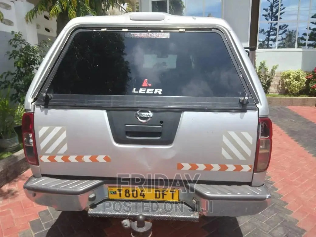 Nissan DoubleCab 1999 Silver