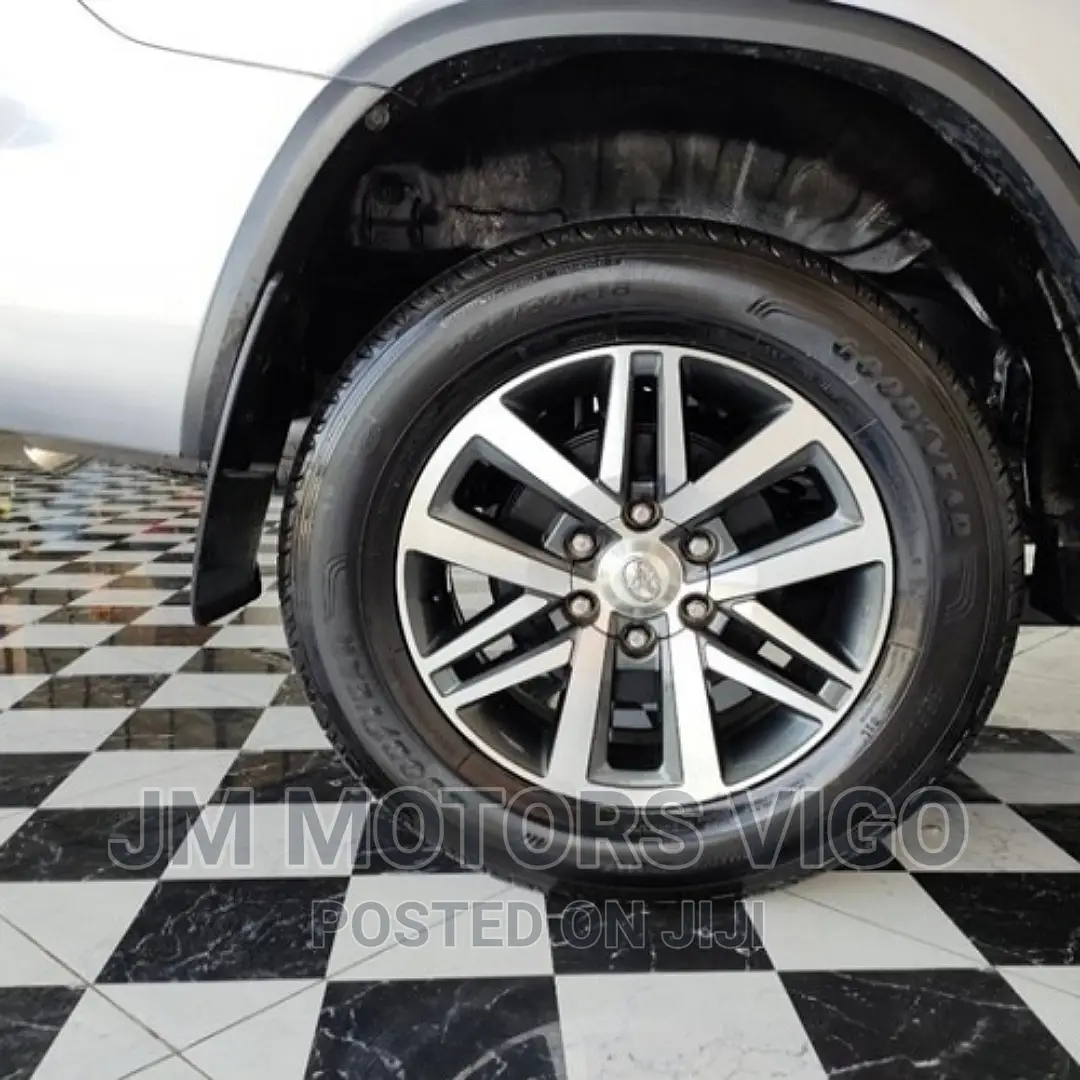 Toyota Fortuner 2016 Silver