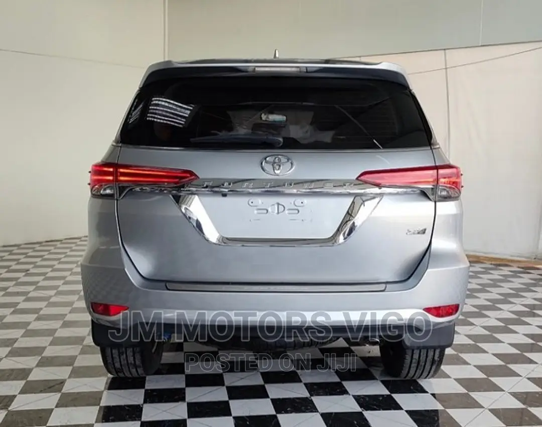 Toyota Fortuner 2016 Silver