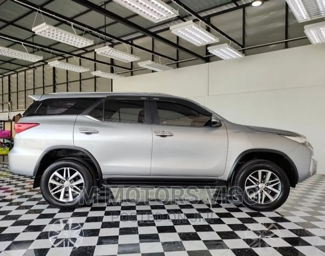Toyota Fortuner 2016 Silver