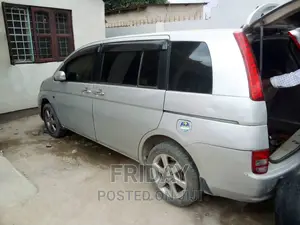 Toyota ISIS 1.8 L 2004 Silver