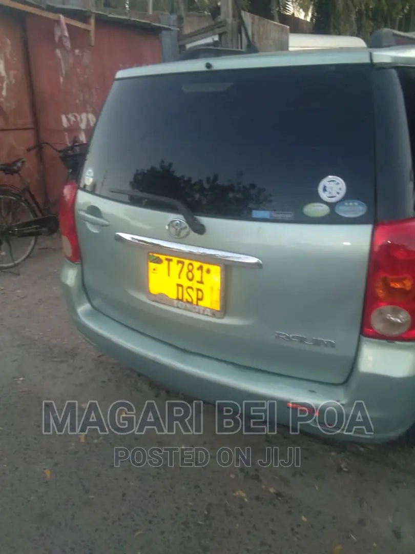 Toyota Raum 2004 Blue