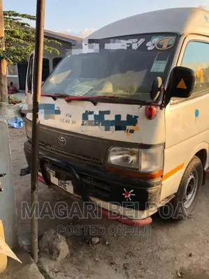 Toyota HiAce 2002 White