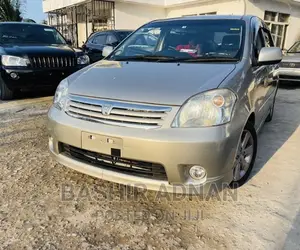 Toyota Raum 2005 Silver