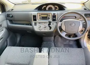 Toyota Raum 2005 Silver