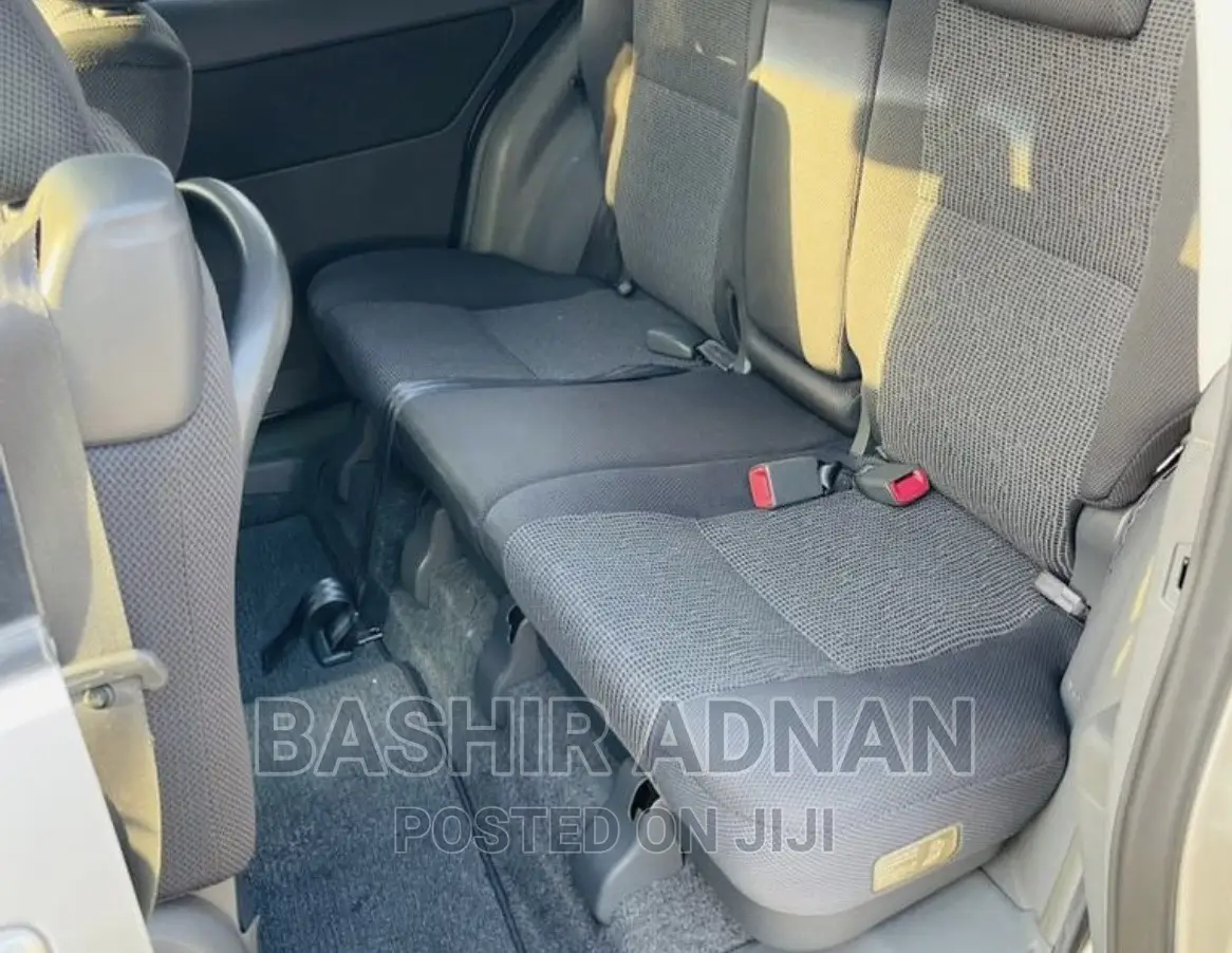Toyota Raum 2005 Silver