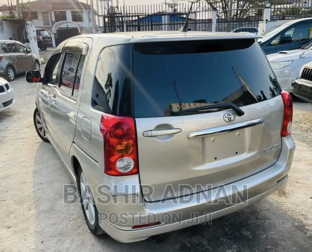 Toyota Raum 2005 Silver