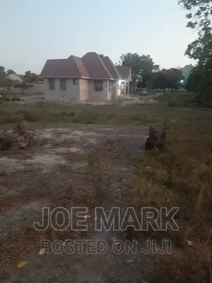 Kiwanja Kinauzwa Kibaha Mlandizi