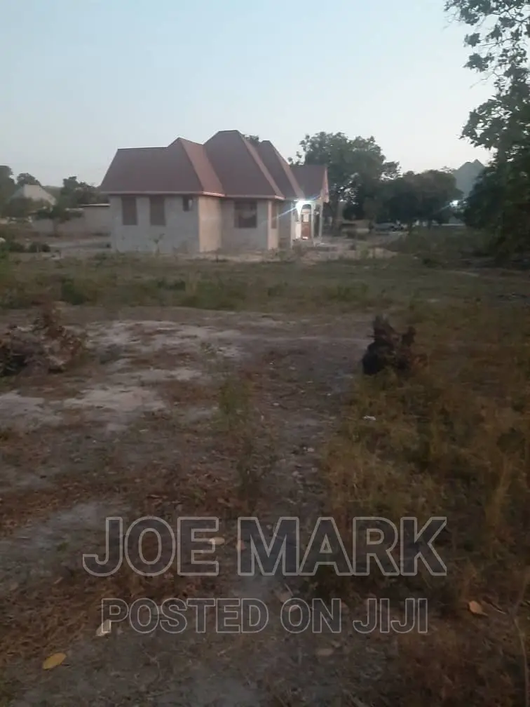 Kiwanja Kinauzwa Kibaha Mlandizi