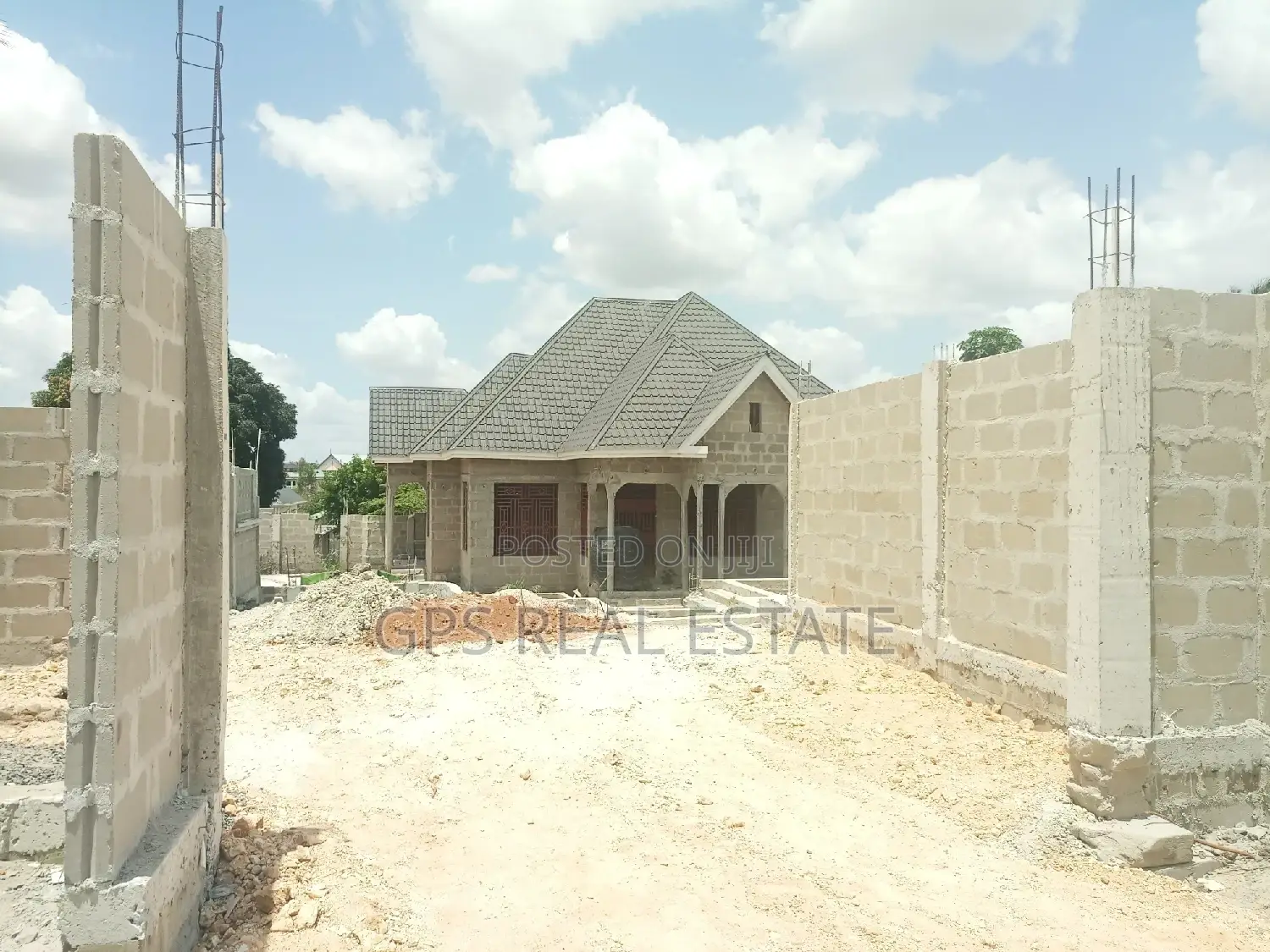 3bdrm House in Mbezi Malamb Mawili, Kinondoni for sale