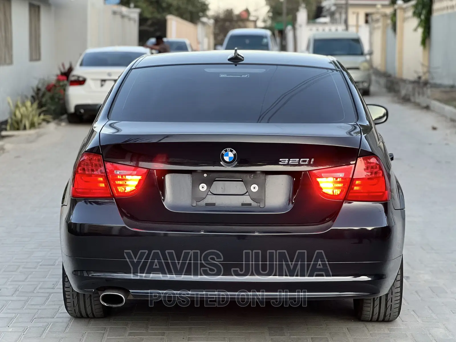 BMW 320i 2010 Black