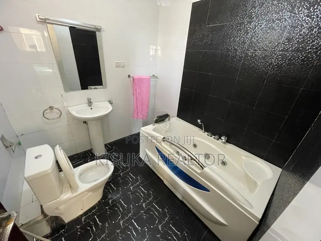 Furnished 3bdrm Apartment in Brach Front for rent