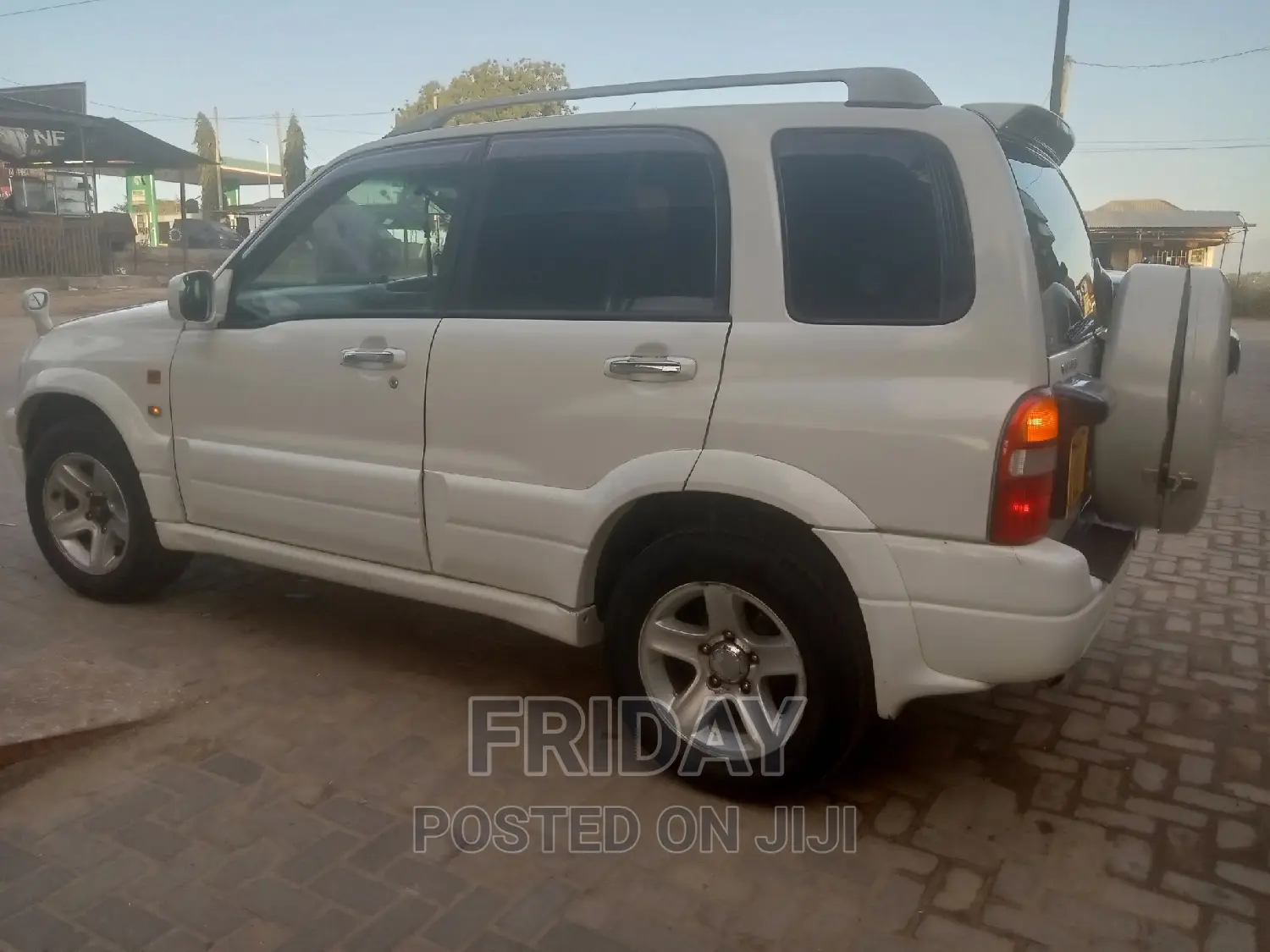 Suzuki Escudo 2005 White